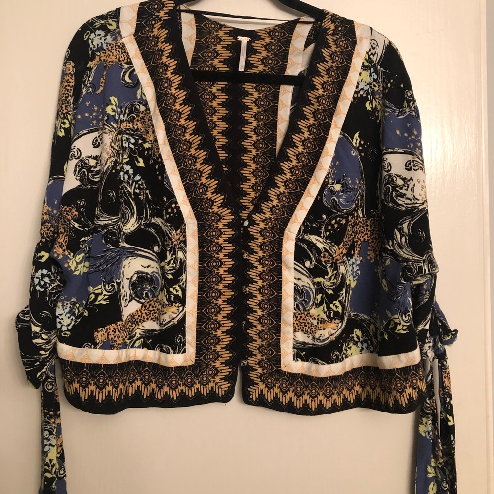 Free People blouse ties on sleeve Small